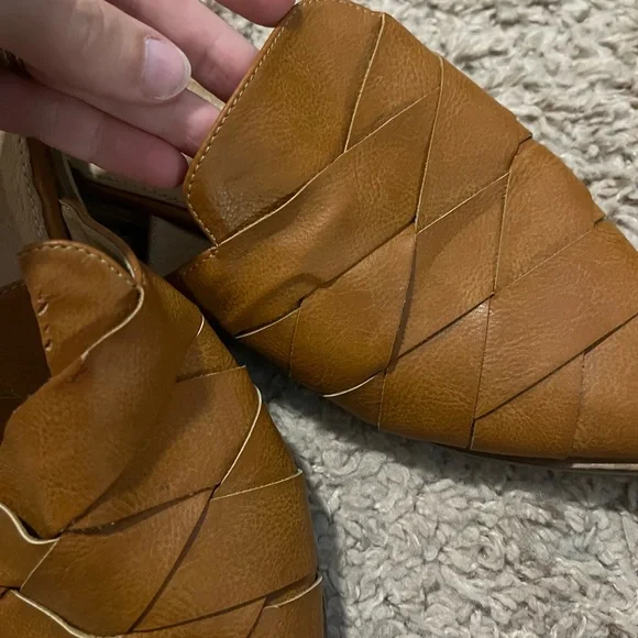 SOLD BEAST FASHION woven mules in cognac - Picture 6 of 8